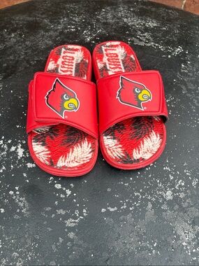 Men’s University of Louisville Cardinal Red Slide Sandals. Size 9-10